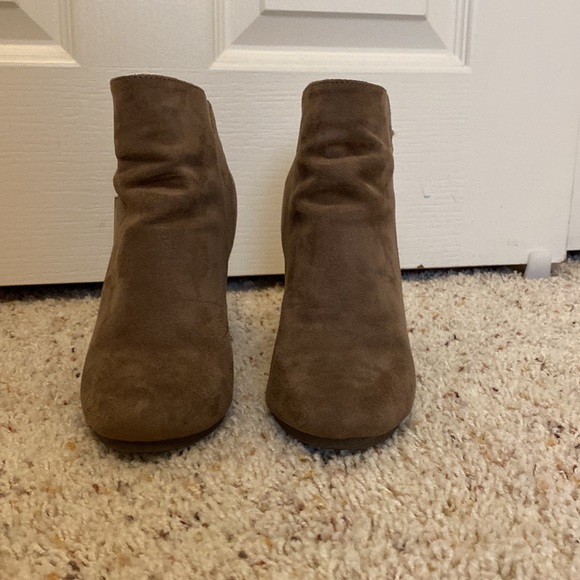Taupe ankle booties - Picture 3 of 4
